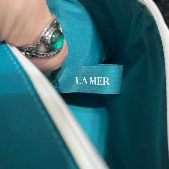 Brand New La Mer Top-Zip Cosmetic Bag/Make-up Case In Green 8.5” X 3” - Picture 2 of 6